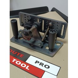 Пристосування для виведення спусків на клинку ножа 